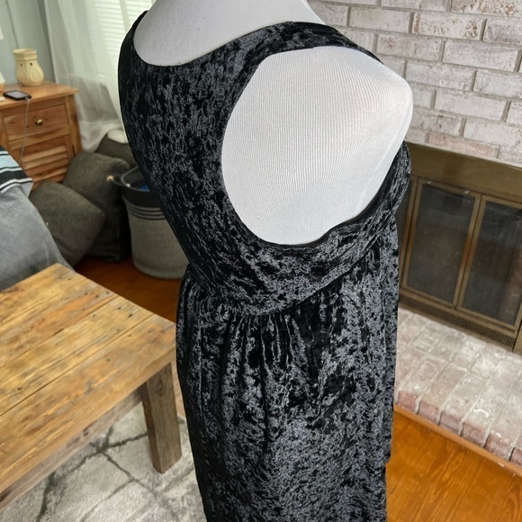Forever 21 Black Velvet Babydoll Dress - Picture 3 of 8